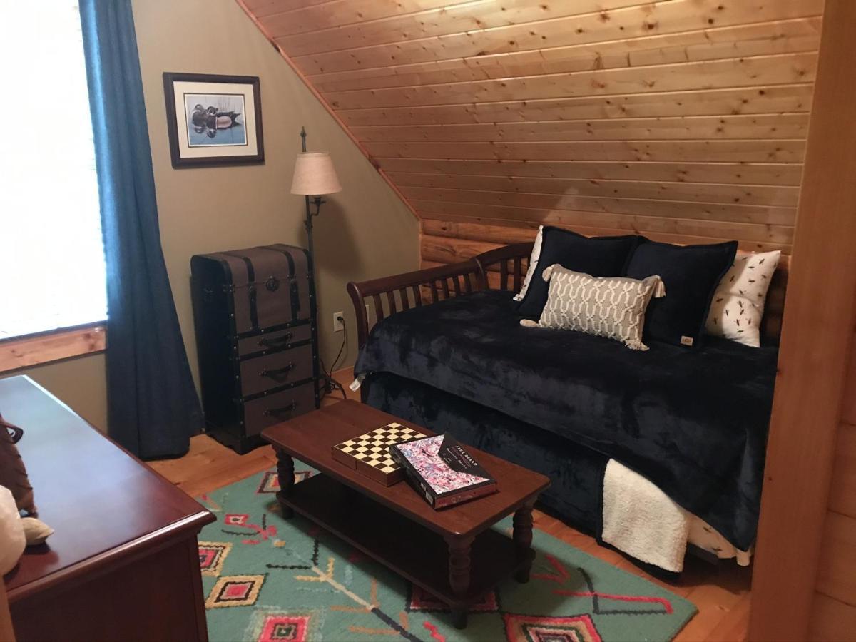 Tree Top Lodge - Gorgeous Lake Cabin With Hot Tub & Magnificent Views Of Forests And Mountains! Cabin Butler المظهر الخارجي الصورة
