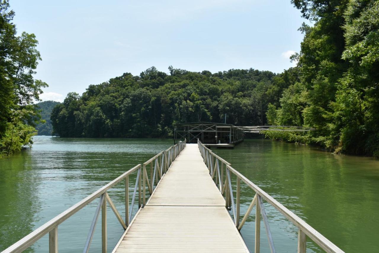 Tree Top Lodge - Gorgeous Lake Cabin With Hot Tub & Magnificent Views Of Forests And Mountains! Cabin Butler المظهر الخارجي الصورة