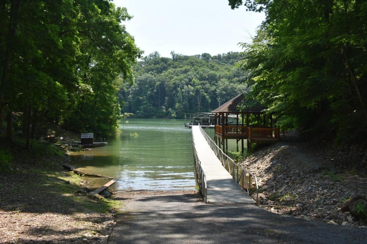Tree Top Lodge - Gorgeous Lake Cabin With Hot Tub & Magnificent Views Of Forests And Mountains! Cabin Butler المظهر الخارجي الصورة