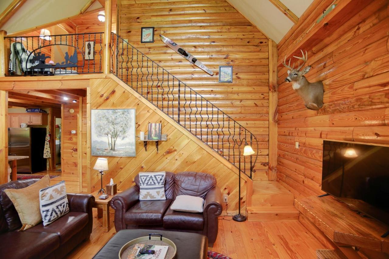 Tree Top Lodge - Gorgeous Lake Cabin With Hot Tub & Magnificent Views Of Forests And Mountains! Cabin Butler المظهر الخارجي الصورة