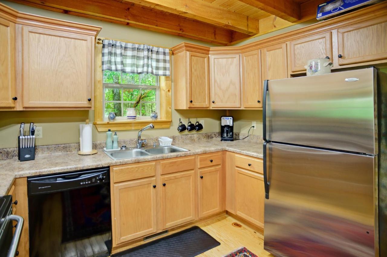 Tree Top Lodge - Gorgeous Lake Cabin With Hot Tub & Magnificent Views Of Forests And Mountains! Cabin Butler المظهر الخارجي الصورة