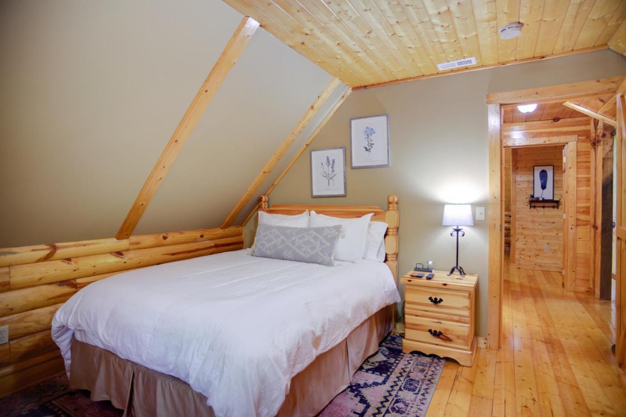 Tree Top Lodge - Gorgeous Lake Cabin With Hot Tub & Magnificent Views Of Forests And Mountains! Cabin Butler المظهر الخارجي الصورة
