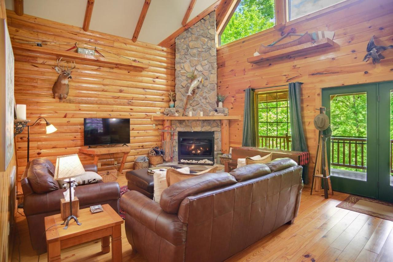 Tree Top Lodge - Gorgeous Lake Cabin With Hot Tub & Magnificent Views Of Forests And Mountains! Cabin Butler المظهر الخارجي الصورة