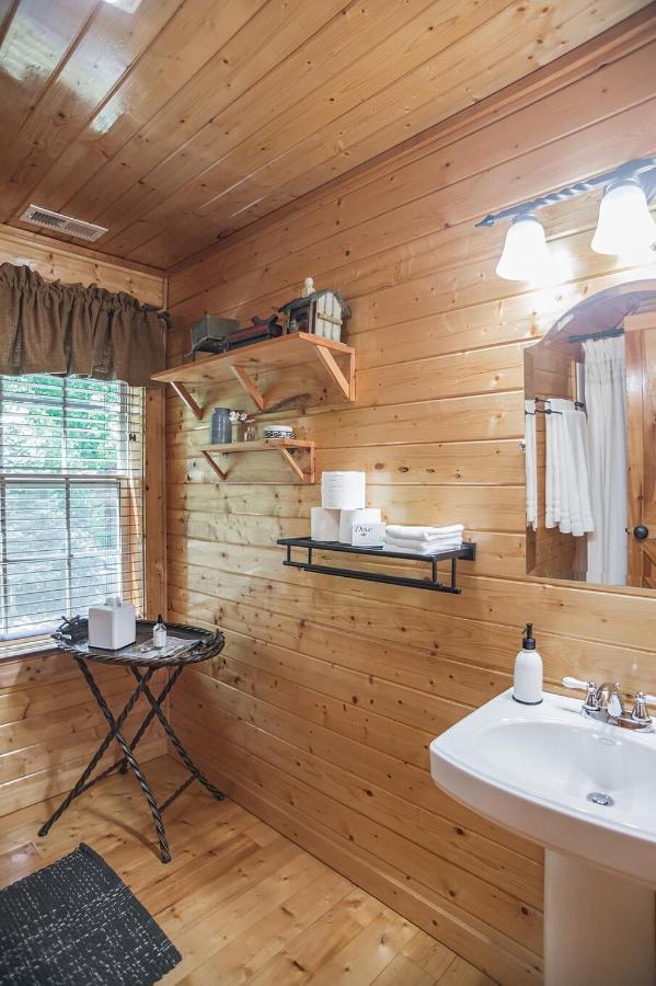 Tree Top Lodge - Gorgeous Lake Cabin With Hot Tub & Magnificent Views Of Forests And Mountains! Cabin Butler المظهر الخارجي الصورة